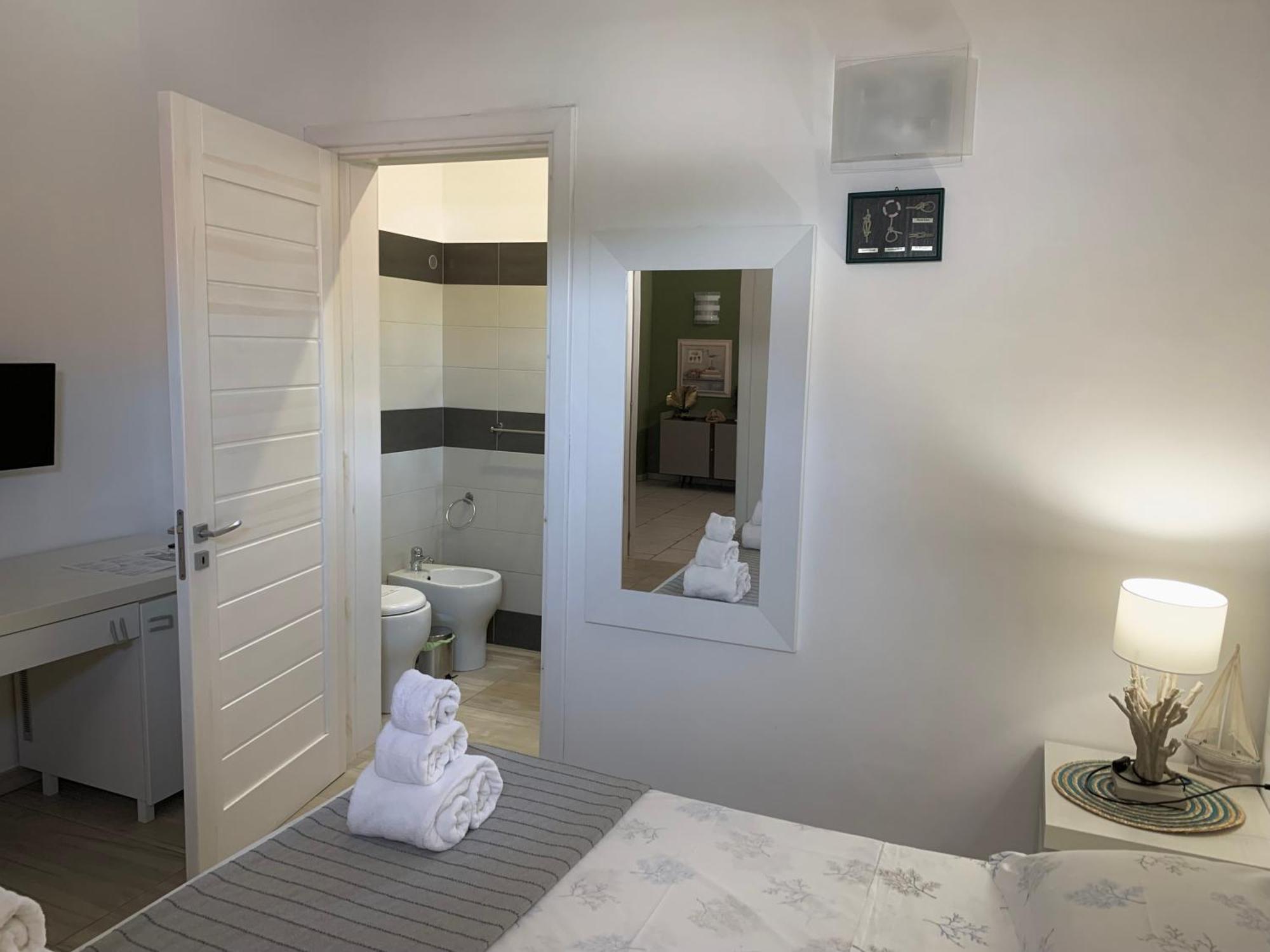 Aquarama Rooms & Apartments Torre Squillace Eksteriør bilde