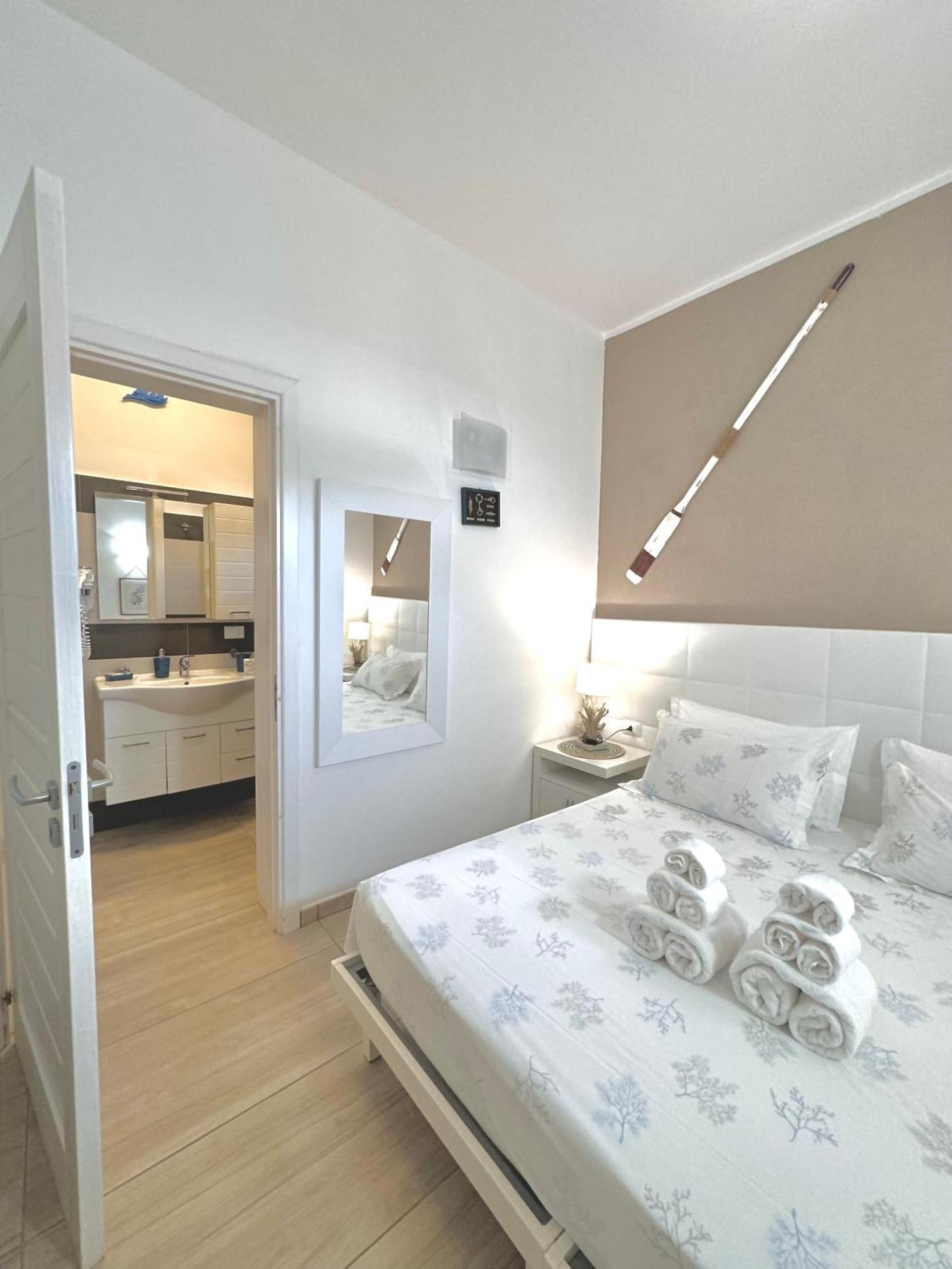 Aquarama Rooms & Apartments Torre Squillace Eksteriør bilde