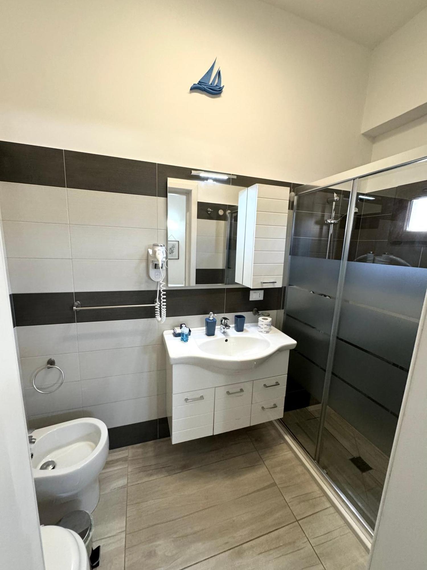 Aquarama Rooms & Apartments Torre Squillace Eksteriør bilde